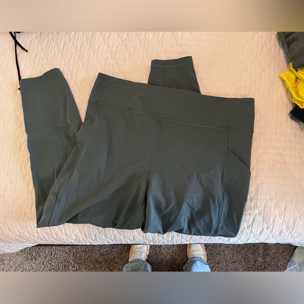 Lululemon Wunder Train Leggings with pockets.